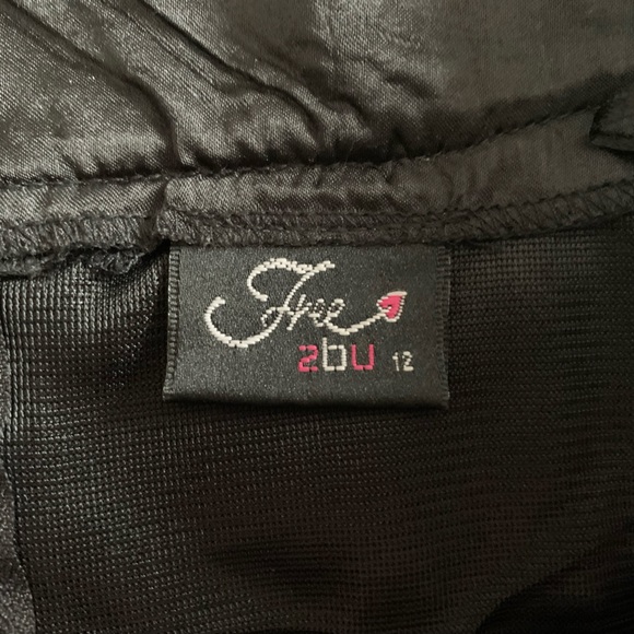 Black mini skirt - Picture 2 of 4